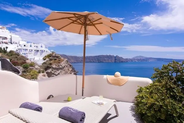 Louisa Cave Suite with Caldera View