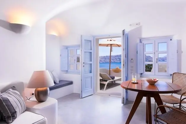Louisa Cave Suite with Caldera View