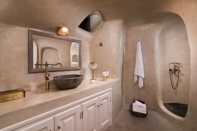 Louisa Cave Suite with Caldera View