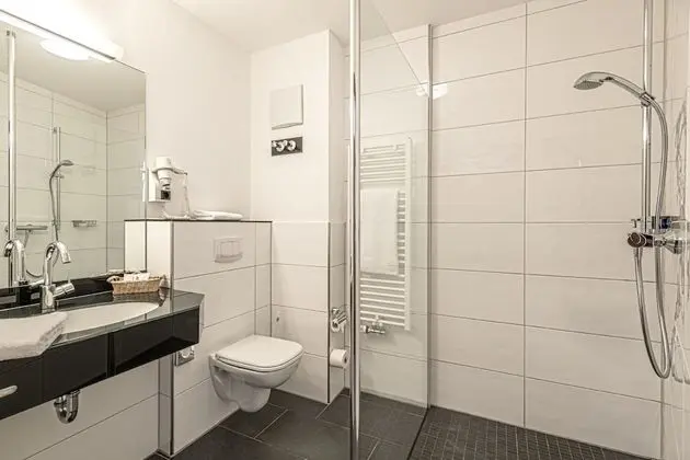 Business Tek Büyük Yataklı Oda