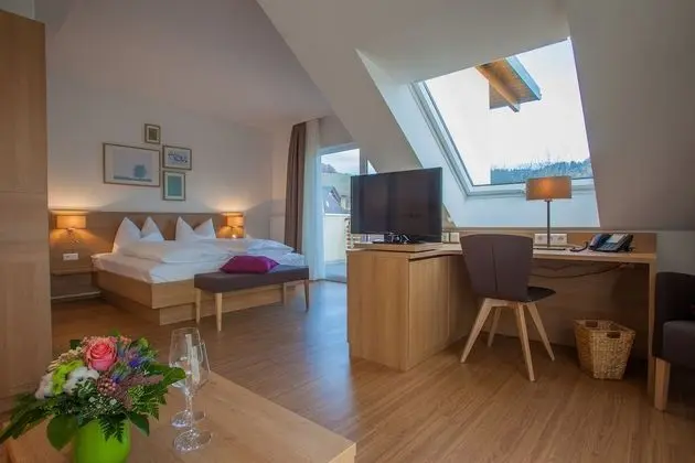 Junior Süit, Balkon