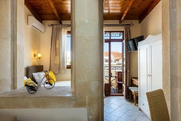 Süit, Balkon, Havuz Manzaralı