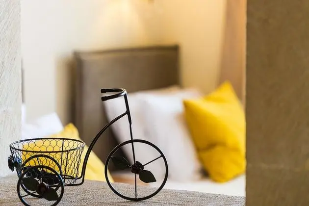 Süit, Balkon, Havuz Manzaralı