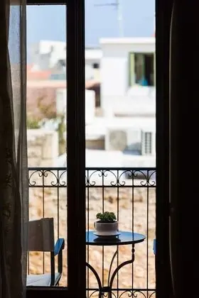 Süit, Balkon, Havuz Manzaralı
