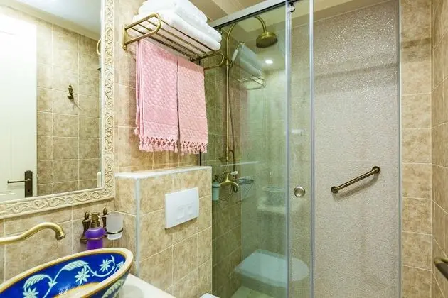 Süit, Balkon, Havuz Manzaralı