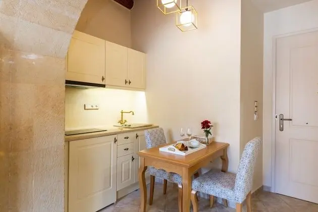 Süit, Teras, Havuz Manzaralı
