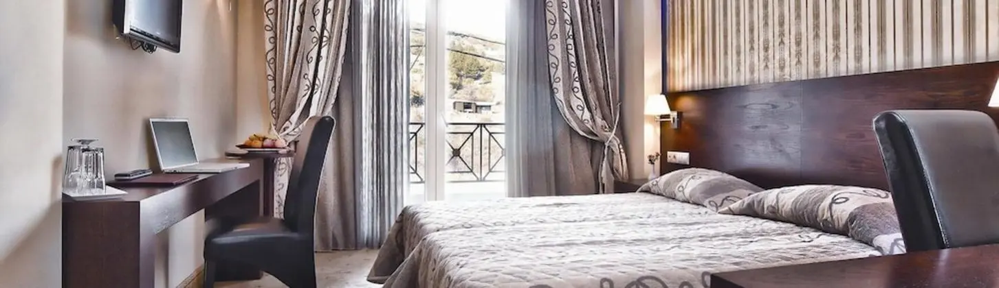 Büyük Yataklı Tek Kişilik Oda