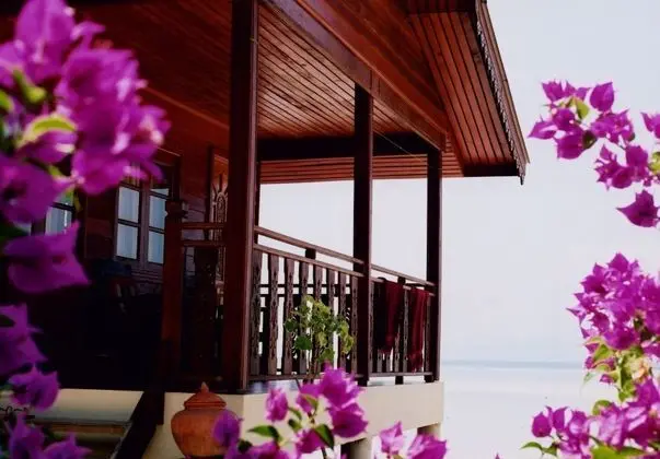 Beachfront Luxury Bungalow (Air Conditioned with Hot Water)