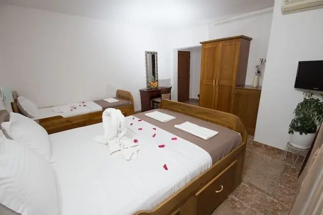 Üç Kişilik Oda, Şehir Manzaralı