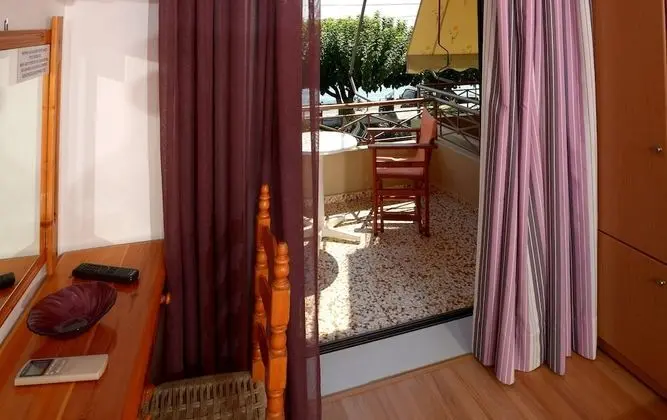 Üç Kişilik Oda, Deniz Manzaralı