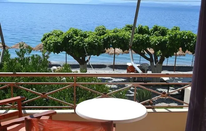 Üç Kişilik Oda, Deniz Manzaralı
