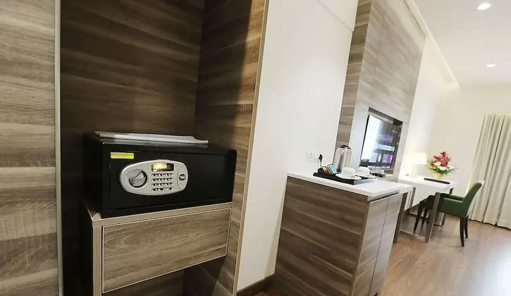 Süit, 1 Çift Kişilik Yatak, Küvet, Havuz Manzaralı