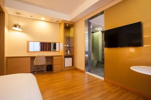 Superior Tek Büyük Yataklı Oda (Bigger than most in Seoul)