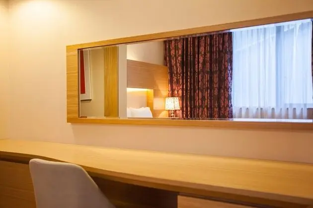 Superior Tek Büyük Yataklı Oda (Bigger than most in Seoul)