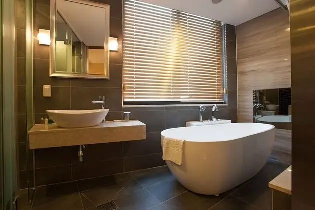 Superior Tek Büyük Yataklı Oda (Bigger than most in Seoul)