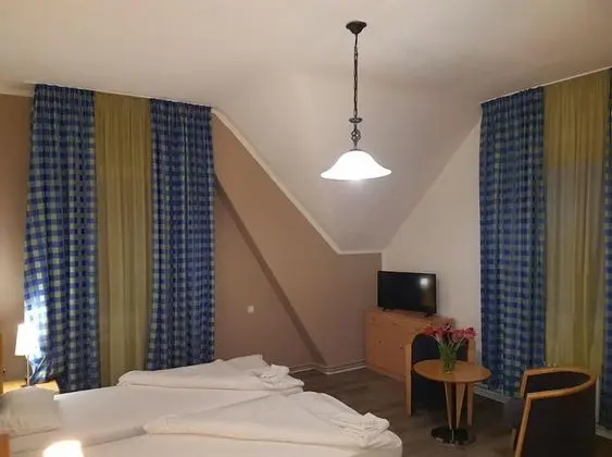 Basic Üç Kişilik Oda, Ortak Banyo