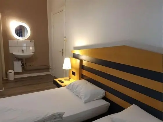 Basic Üç Kişilik Oda, Ortak Banyo