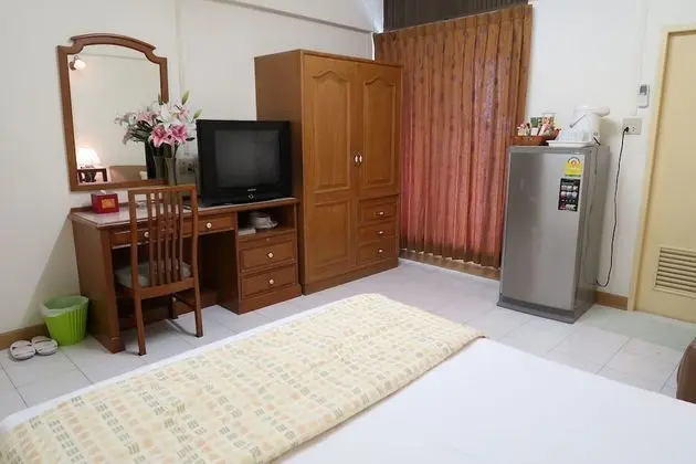 Standard Oda, 1 Büyük (Queen) Boy Yatak, Küvet, Şehir Manzaralı