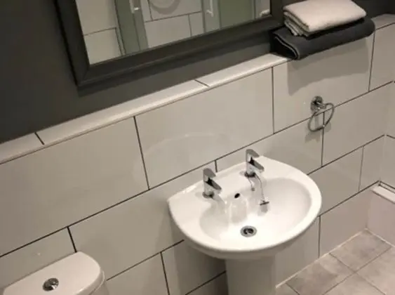 Tek Kişilik Oda, Ortak Banyo