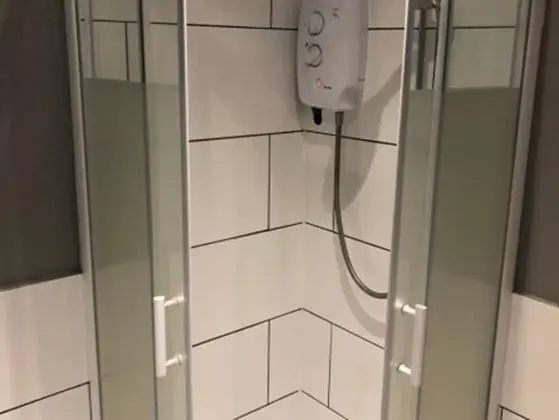 Tek Kişilik Oda, Ortak Banyo