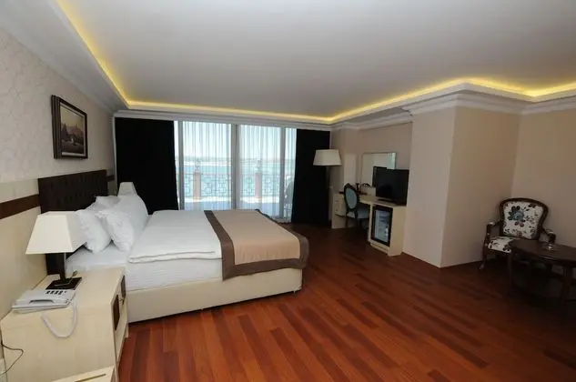 Deluxe Süit, 1 En Büyük (King) Boy Yatak, Balkon, Deniz Manzaralı