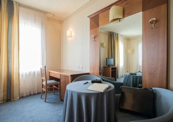 Classic Tek Büyük veya İki Ayrı Yataklı Oda