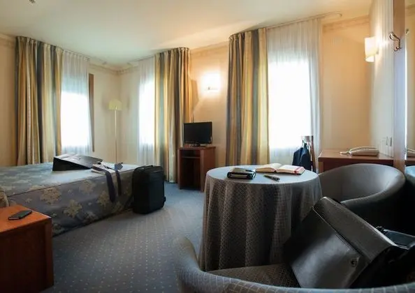 Classic Tek Büyük veya İki Ayrı Yataklı Oda