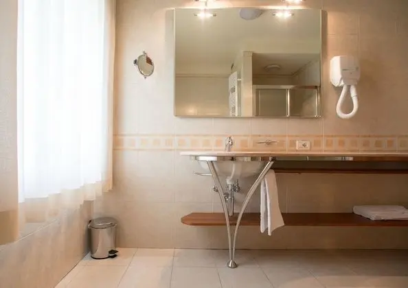 Classic Tek Büyük veya İki Ayrı Yataklı Oda