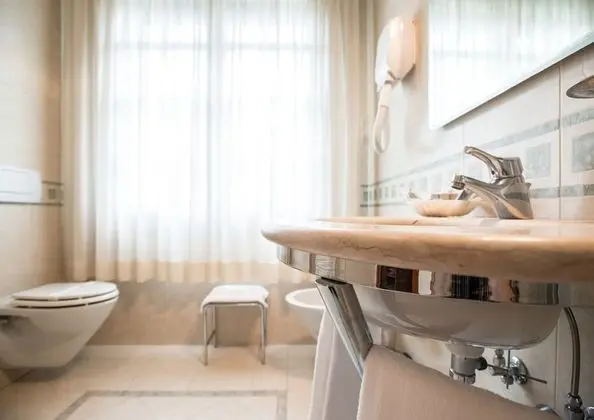 Classic Tek Büyük veya İki Ayrı Yataklı Oda