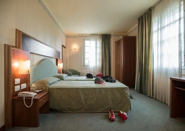 Superior Tek Büyük veya İki Ayrı Yataklı Oda