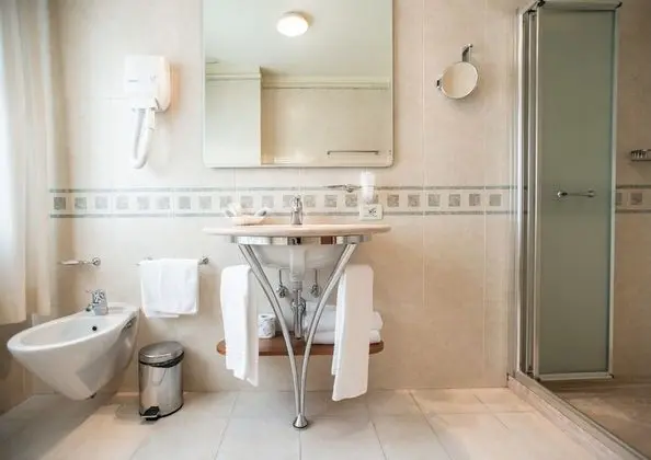 Superior Tek Büyük veya İki Ayrı Yataklı Oda