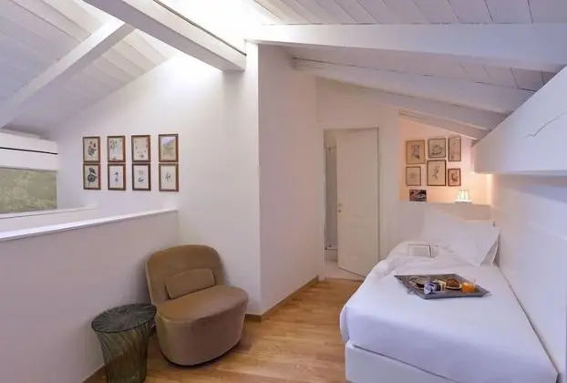 Executive Apart Daire, Ek Bina