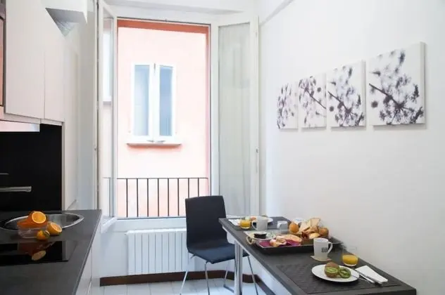 Executive Apart Daire, Ek Bina