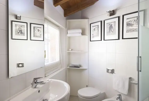 Superior Apart Daire, Ek Bina