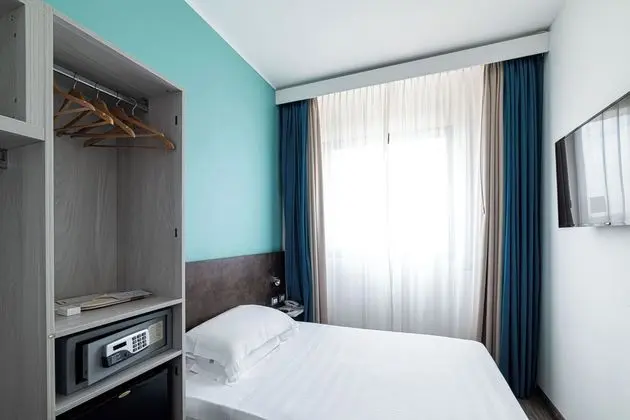Compact Room