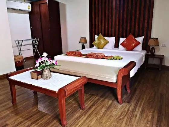 Luxury Oda, Teras