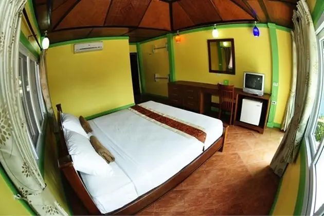 Deluxe Bungalov (2nd Row)