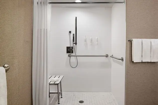 Oda, 2 Çift Kişilik Yatak (Mobility/Hearing Access, Roll-In Shwr)