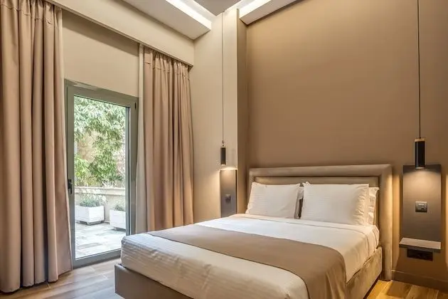 Deluxe Tek Büyük Yataklı Oda, Balkon, Bahçe Manzaralı