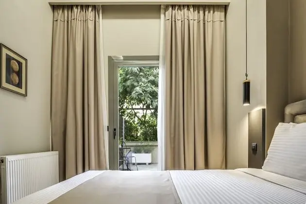 Deluxe Tek Büyük Yataklı Oda, Balkon, Bahçe Manzaralı