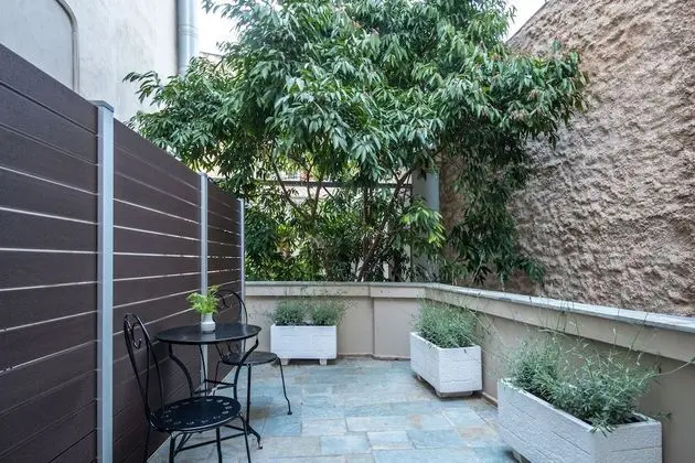 Deluxe Tek Büyük Yataklı Oda, Balkon, Bahçe Manzaralı