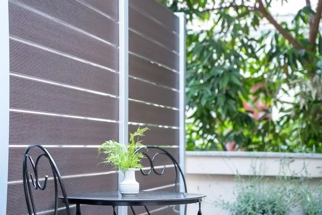 Deluxe Tek Büyük Yataklı Oda, Balkon, Bahçe Manzaralı