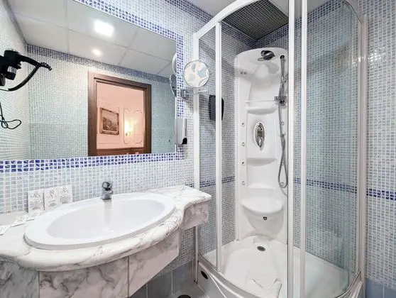 Standard Büyük Yataklı Tek Kişilik Oda