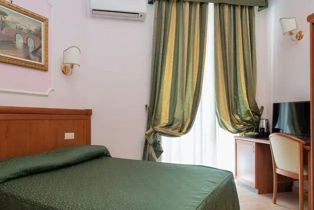 Standard Büyük Yataklı Tek Kişilik Oda