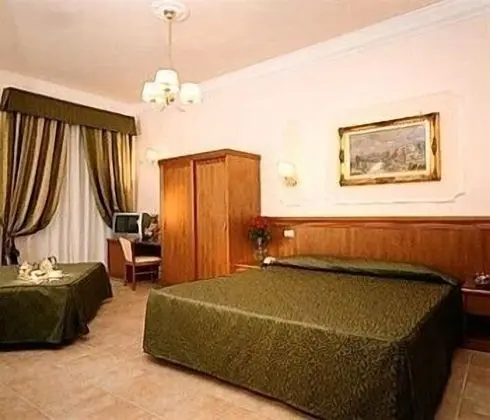 Standard Üç Kişilik Oda