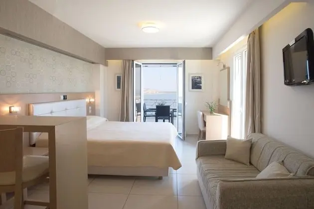 Basic Stüdyo, Deniz Manzaralı (3 Adults)