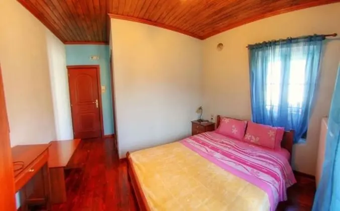 Tek Büyük veya İki Ayrı Yataklı Oda, 1 Büyük (Queen) Boy Yatak