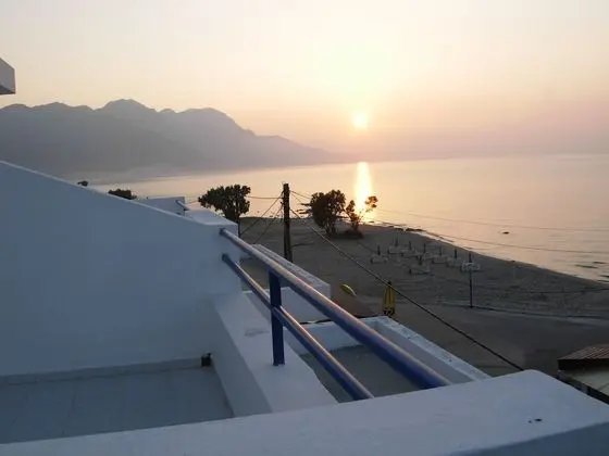 Stüdyo, Deniz Manzaralı (for 3)