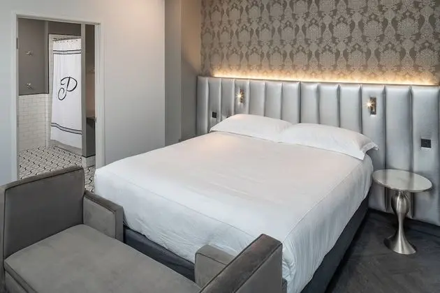 Standard Oda, 1 En Büyük (King) Boy Yatak, Engellilere Uygun (Silver King Accessible)