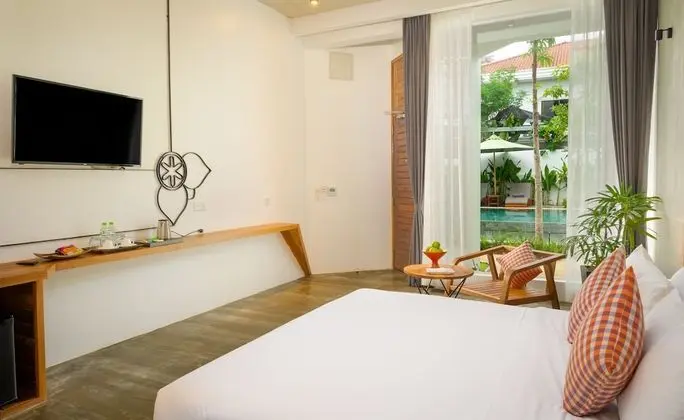 Cabana Club, Access to Pool